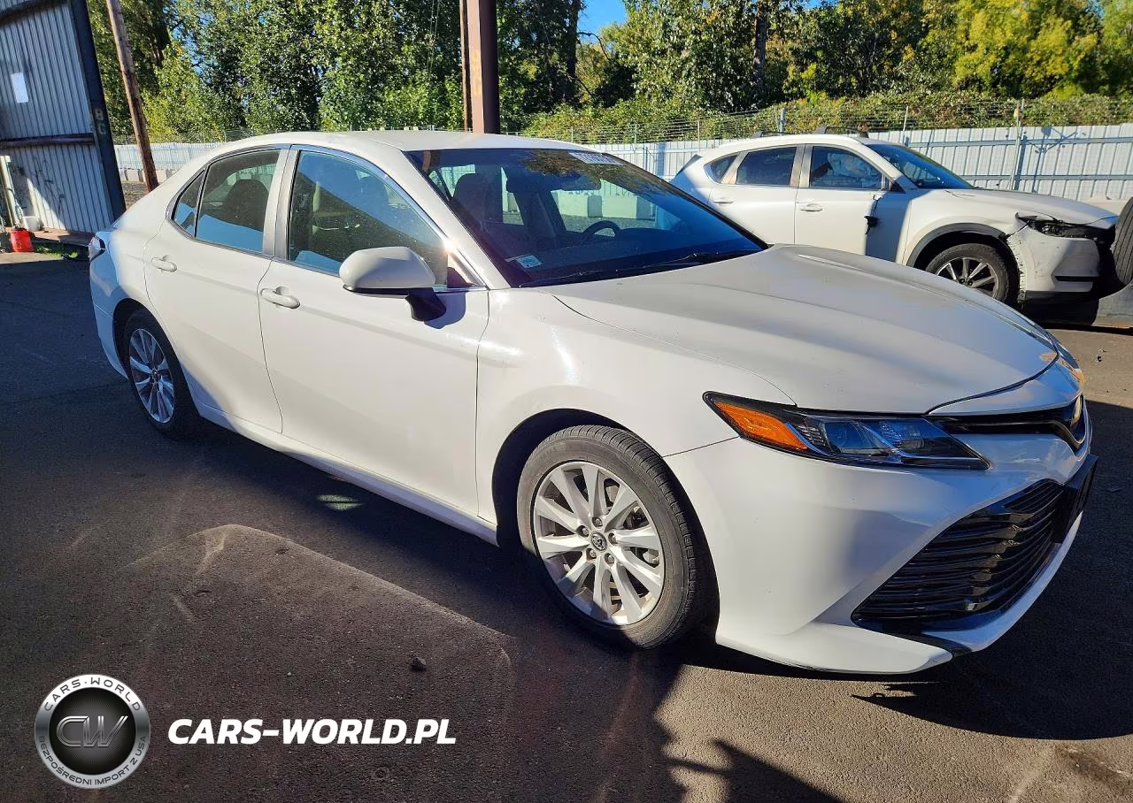 2018 Toyota Camry Le VIN:4T1B11HK2JU062636 - 4