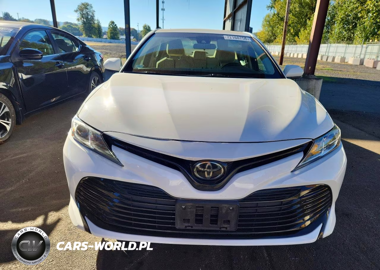 2018 Toyota Camry Le VIN:4T1B11HK2JU062636 - 5