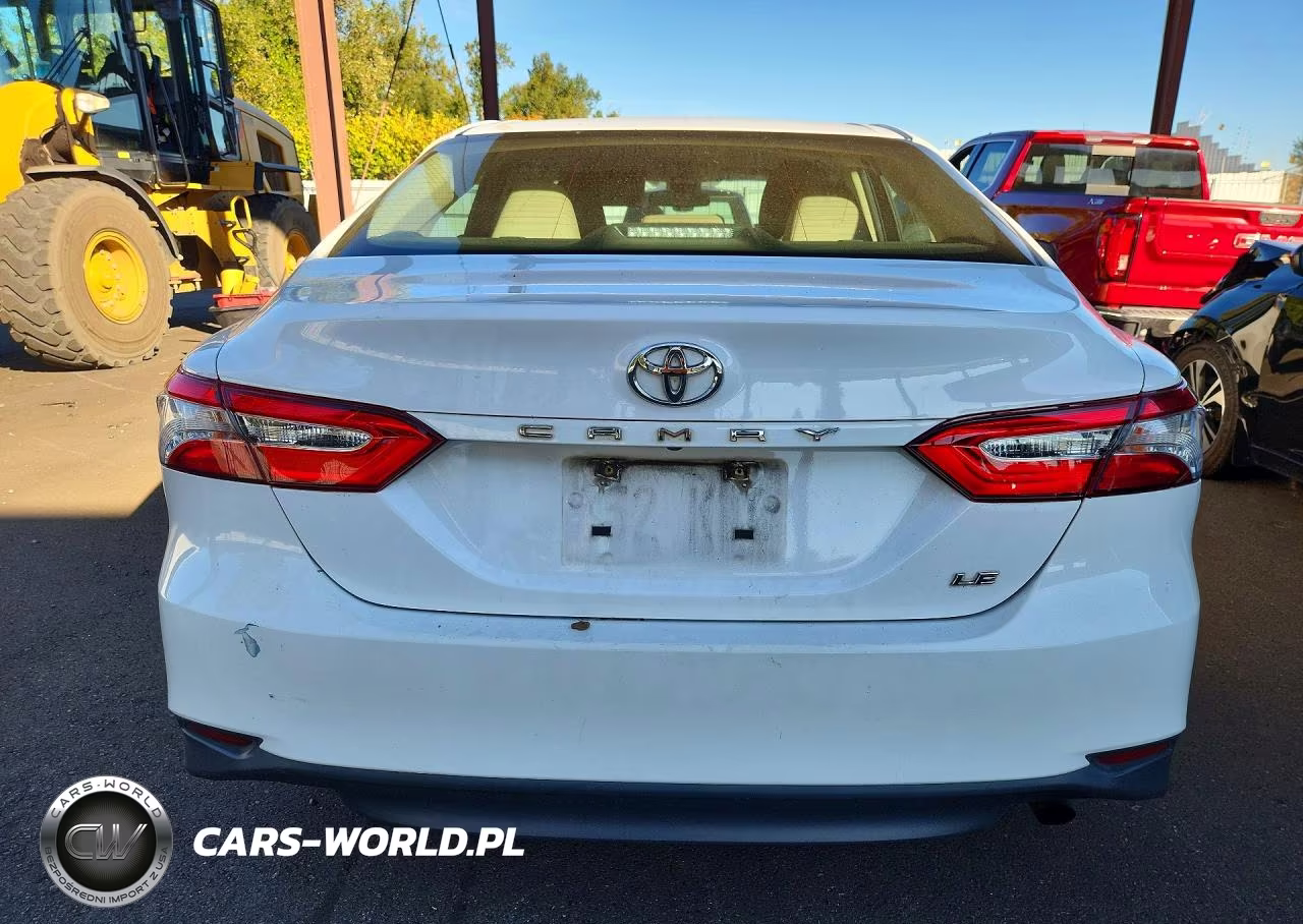 2018 Toyota Camry Le VIN:4T1B11HK2JU062636 - 6