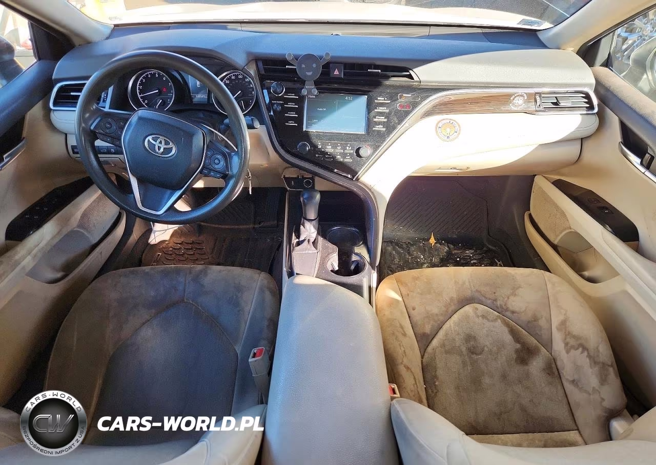 2018 Toyota Camry Le VIN:4T1B11HK2JU062636 - 8