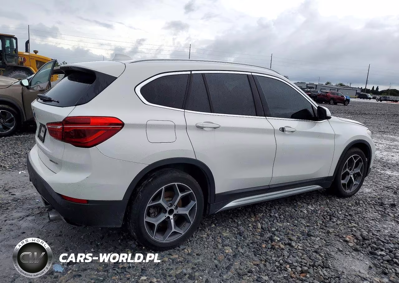 2018 BMW X1 xDrive28I VIN:WBXHT3C36J5L30802 - 3