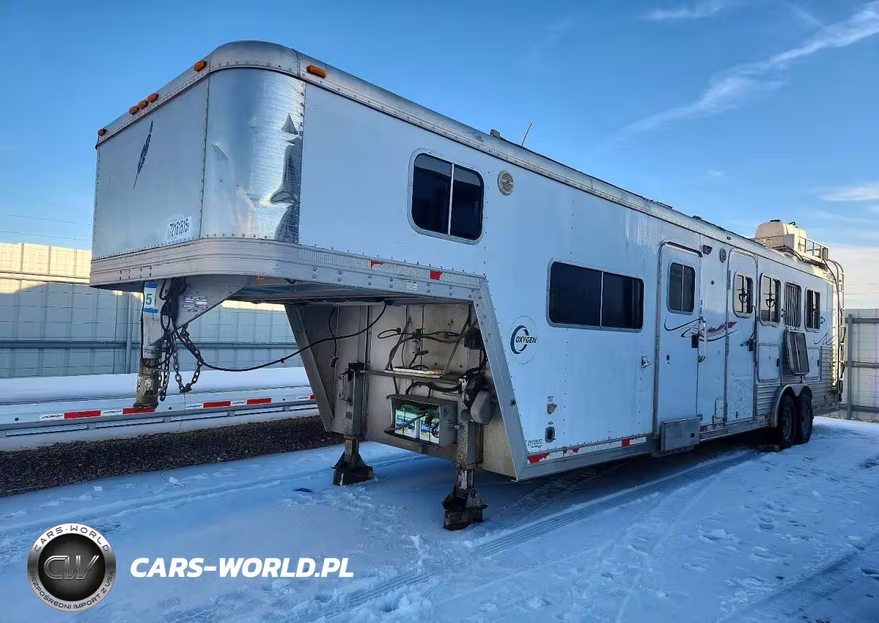 2005 Featherlite Horsetrl