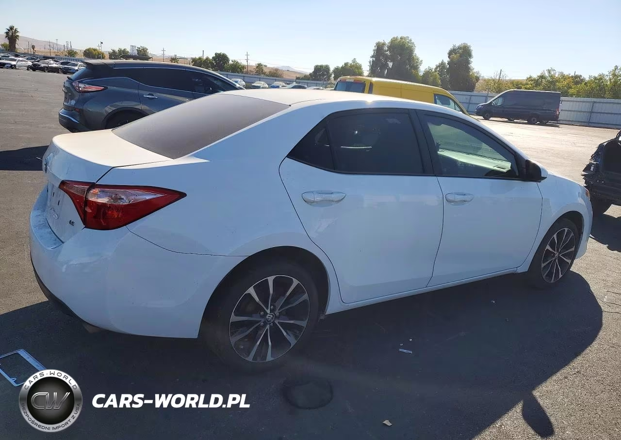 2017 Toyota Corolla Le VIN:5YFBURHEXHP609020 - 3