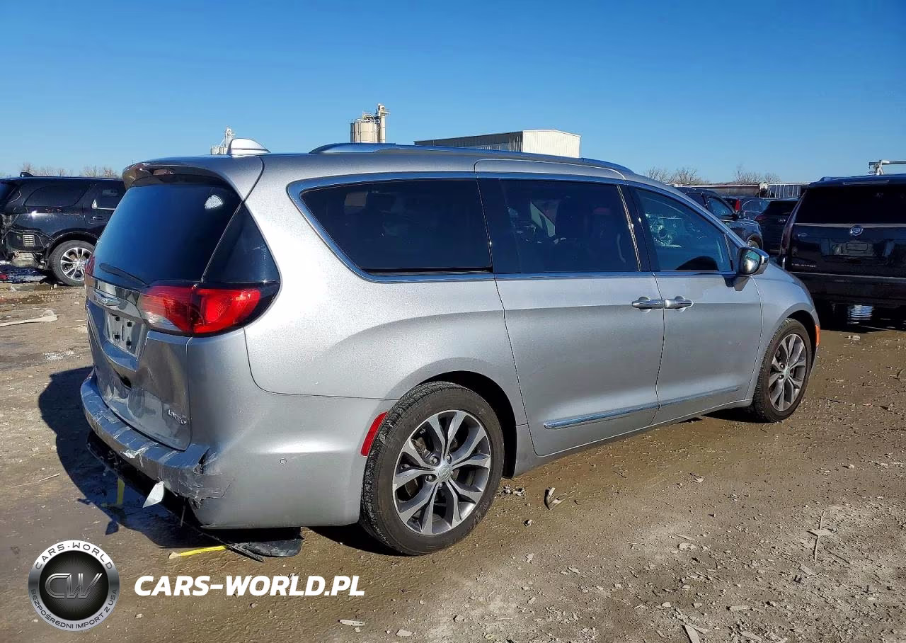 2018 Chrysler Pacifica Limited VIN:2C4RC1GG1JR103572 - 3
