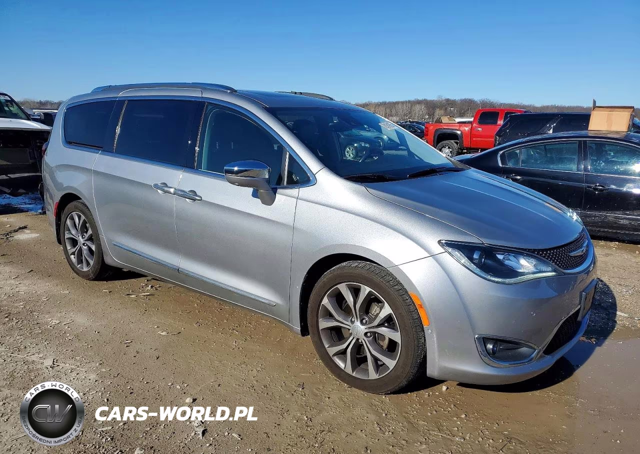 2018 Chrysler Pacifica Limited VIN:2C4RC1GG1JR103572 - 4