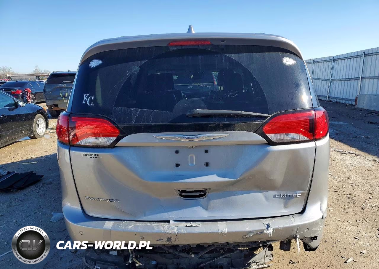 2018 Chrysler Pacifica Limited VIN:2C4RC1GG1JR103572 - 6