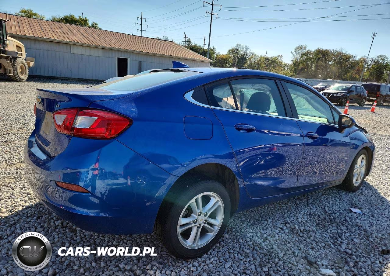 2018 Chevrolet Cruze Lt VIN:1G1BE5SM1J7159845 - 3