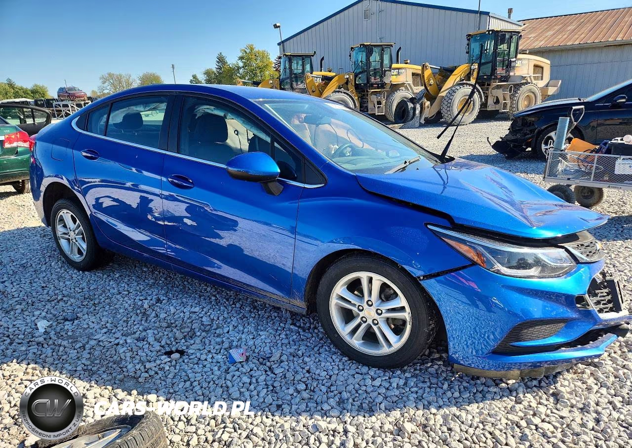 2018 Chevrolet Cruze Lt VIN:1G1BE5SM1J7159845 - 4