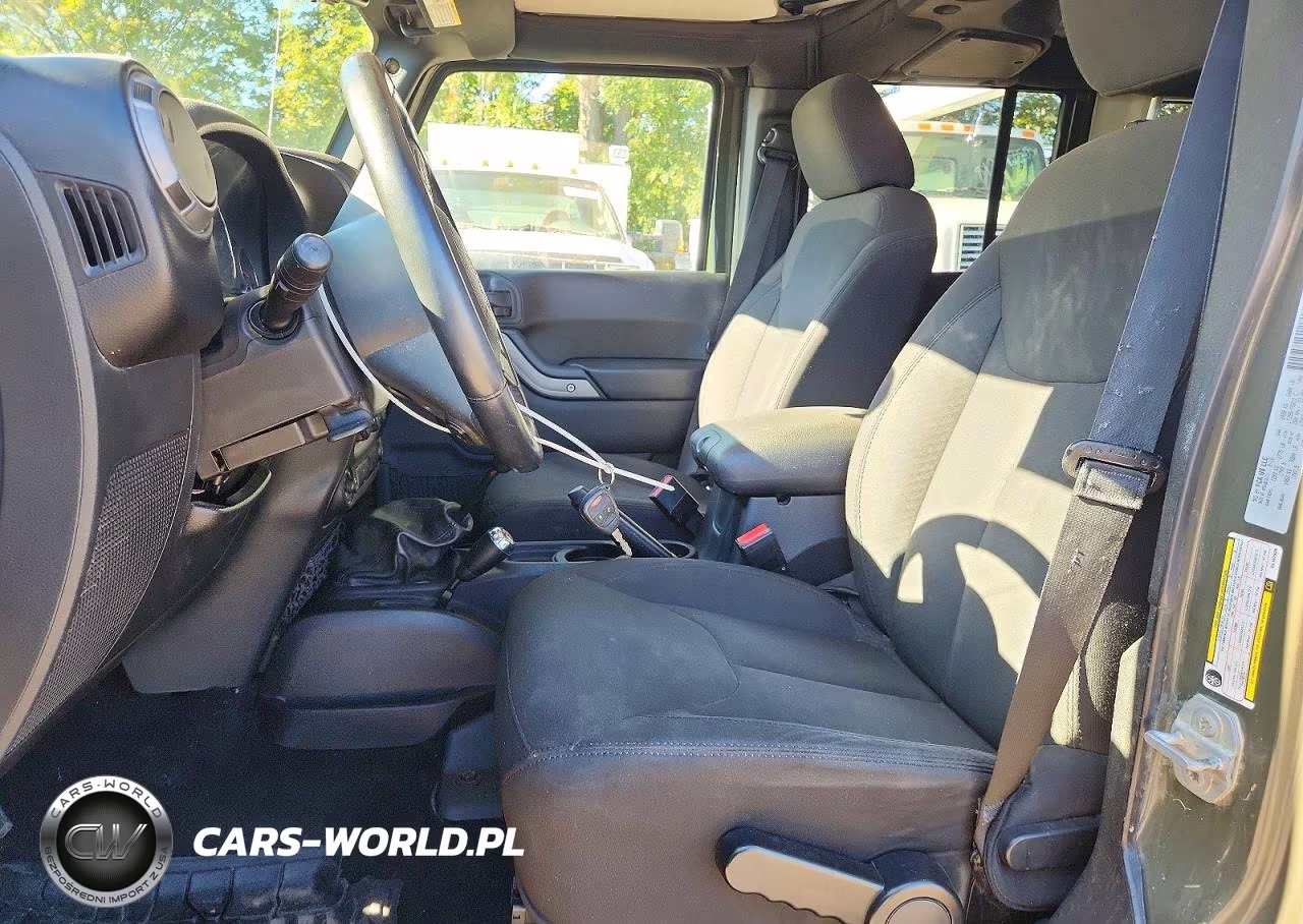2016 Jeep Wrangler Unlimited Sport VIN:1C4BJWDG3GL107939 - 7