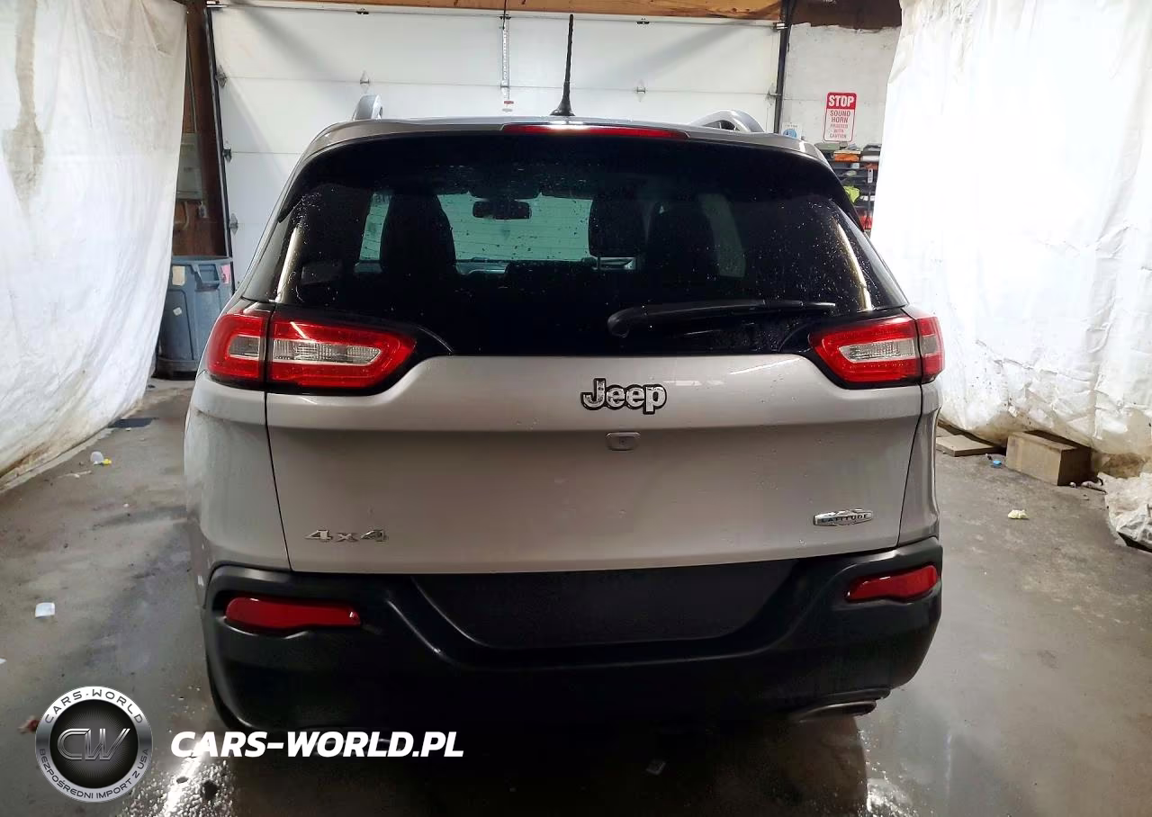 2015 Jeep Cherokee Latitude VIN:1C4PJMCS2FW605594 - 6