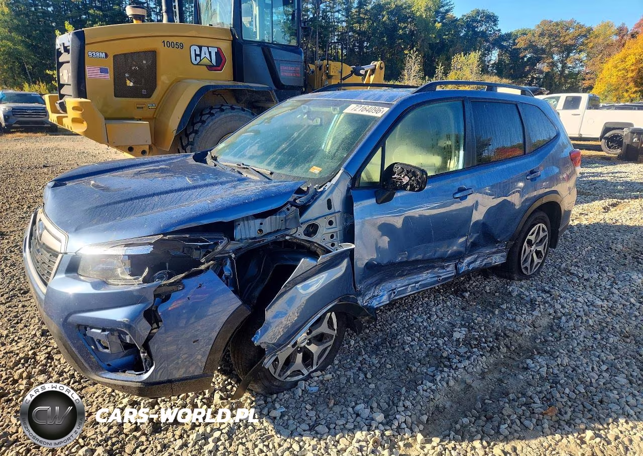 2019 Subaru Forester Premium VIN:JF2SKAECXKH504069 - 1