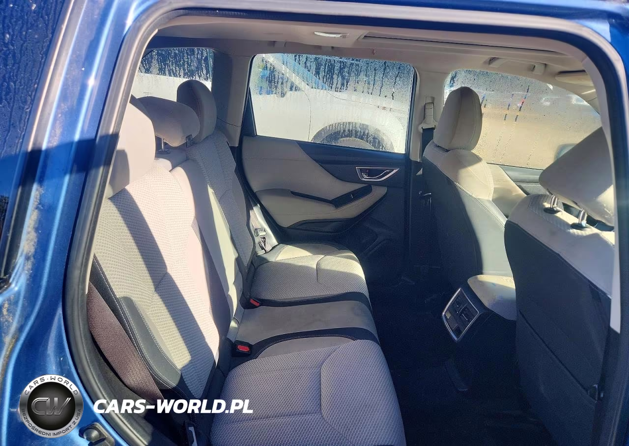 2019 Subaru Forester Premium VIN:JF2SKAECXKH504069 - 10