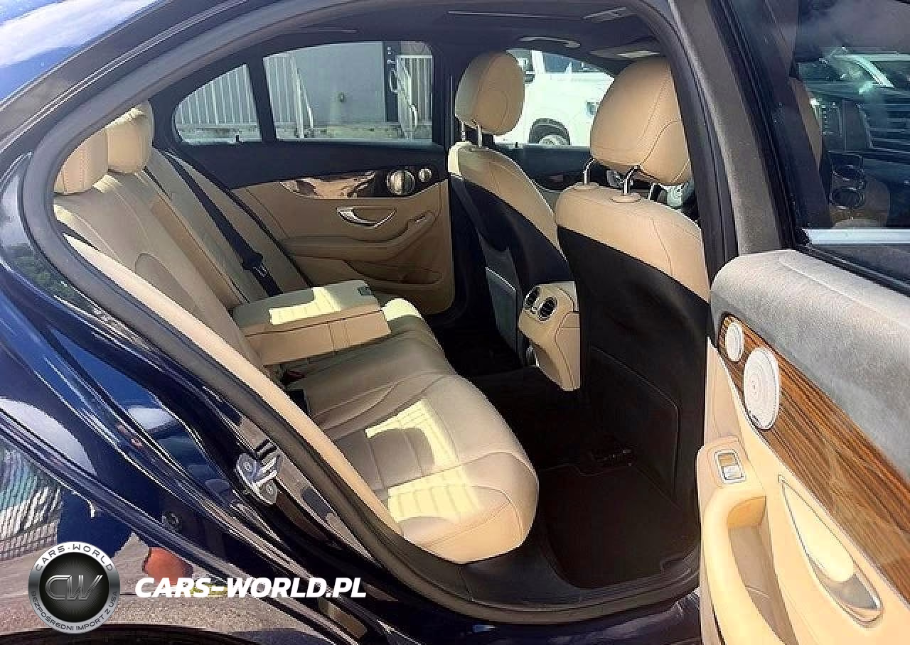 2018 Mercedes-Benz C 300 4Matic VIN:55SWF4KB8JU242678 - 11