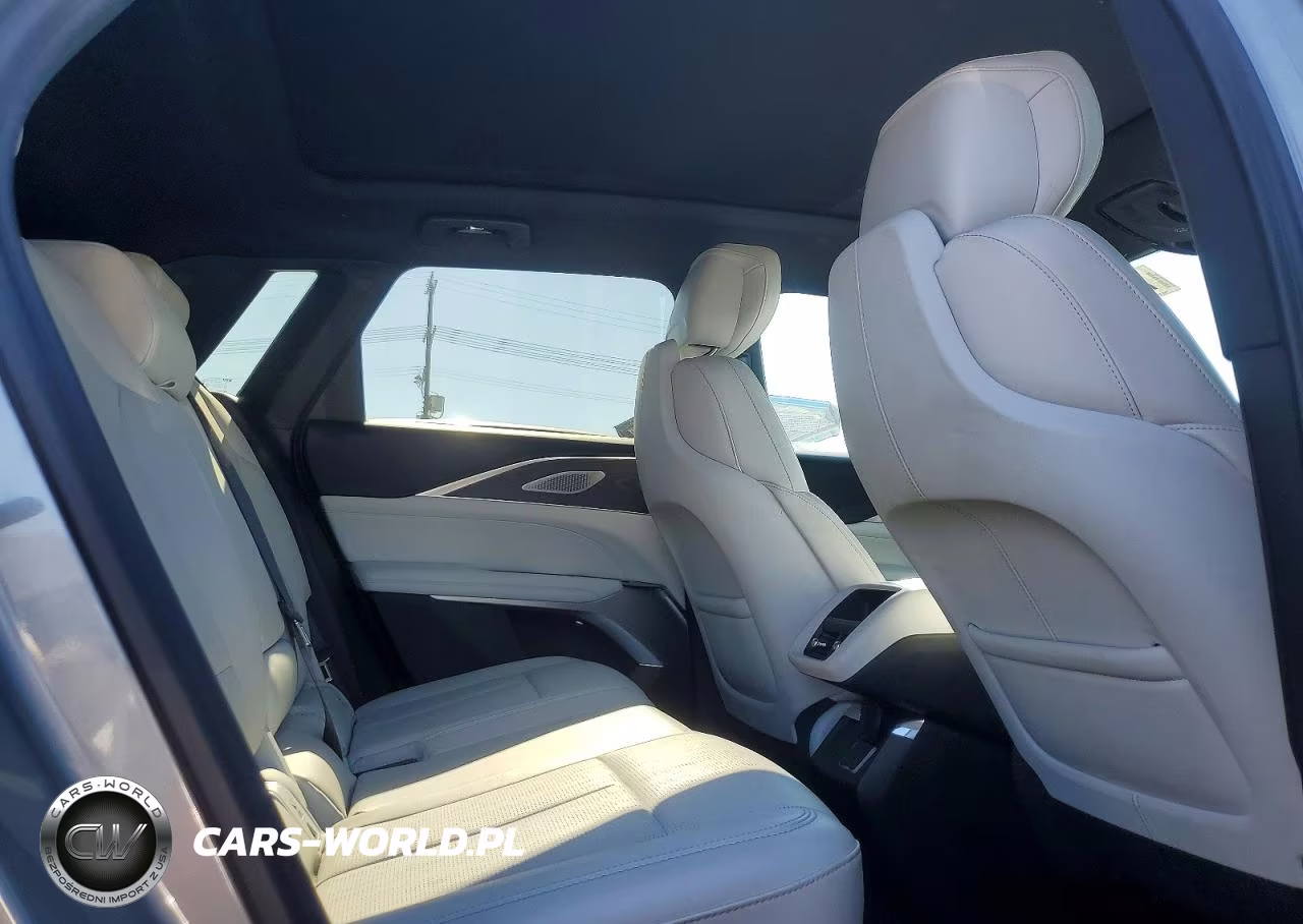 2025 Cadillac Lyriq Sport VIN:1GYKPWRL0SZ302577 - 11