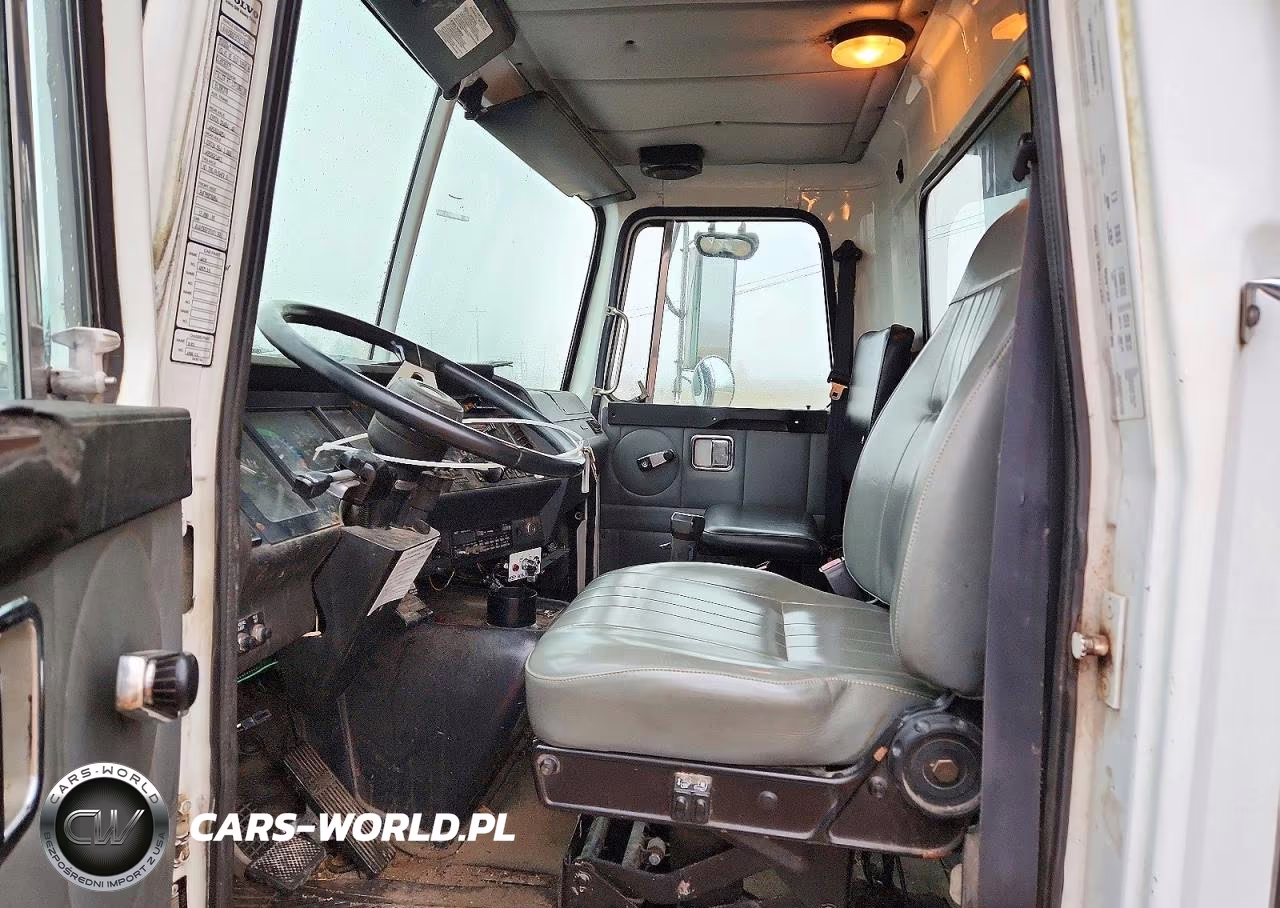 1996 Volvo Wca Dump Truck VIN:4V4VDBGF8TN713661 - 7