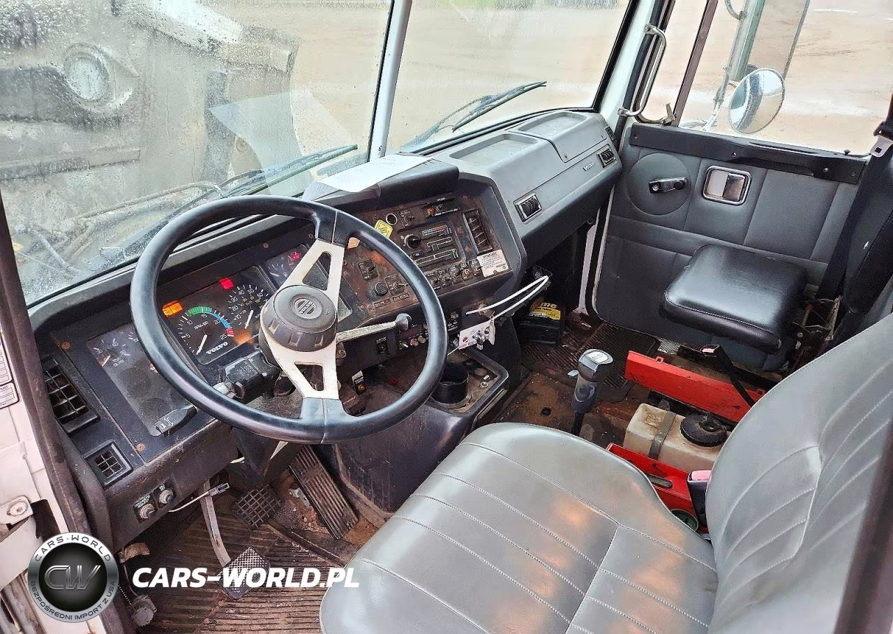 1996 Volvo Wca Dump Truck VIN:4V4VDBGF8TN713661 - 8