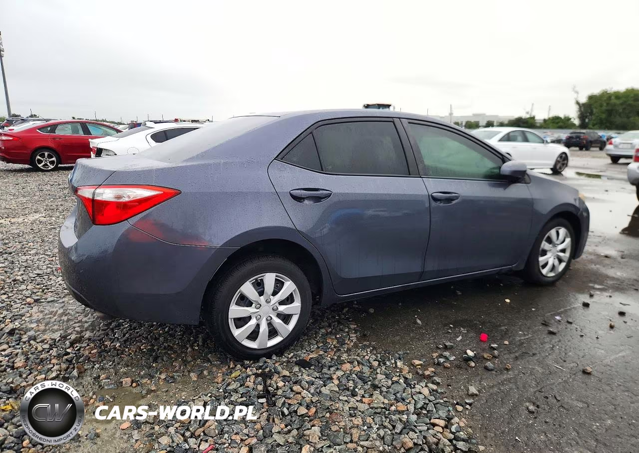2015 Toyota Corolla Le VIN:5YFBURHE1FP326843 - 3