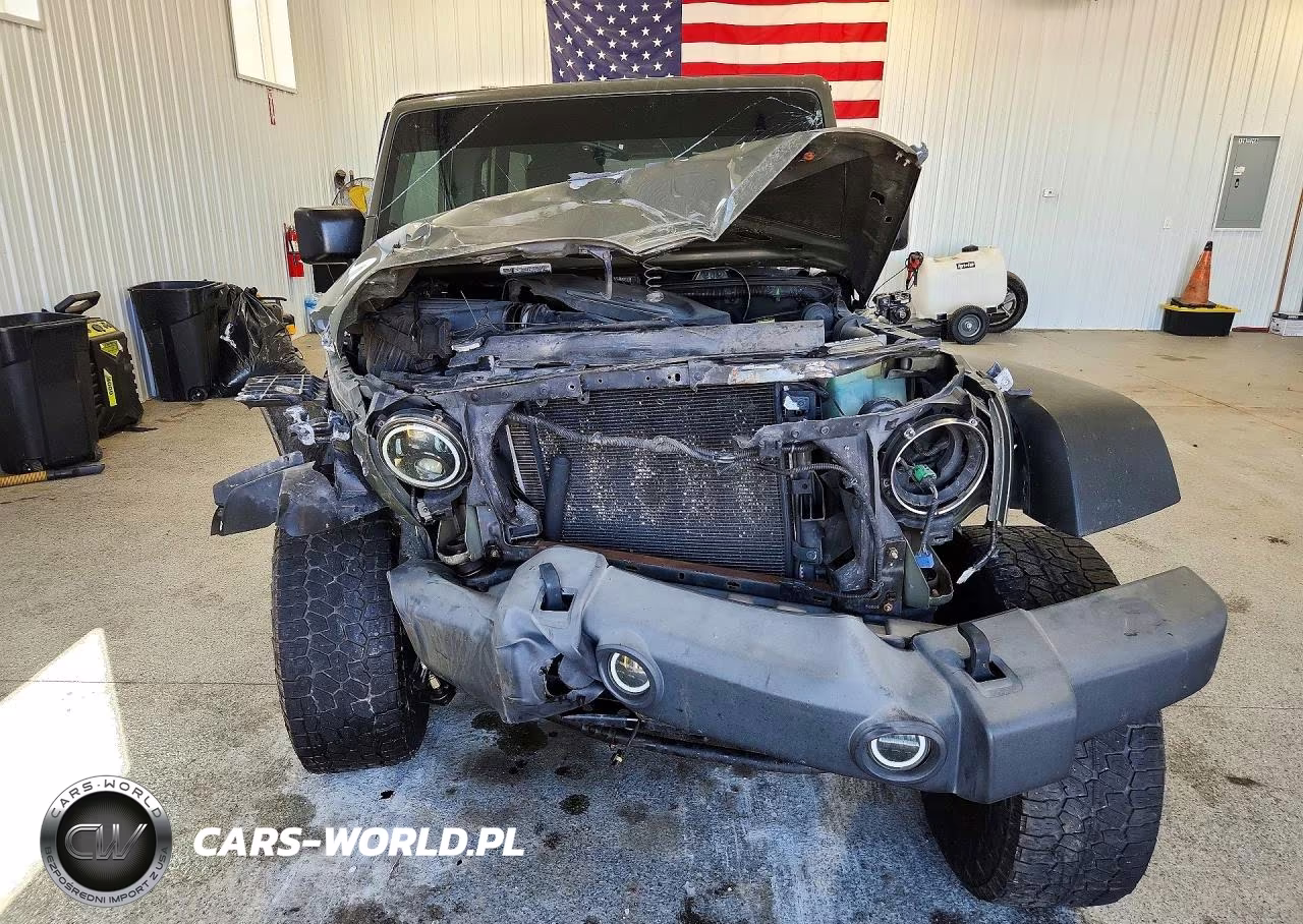 2015 Jeep Wrangler Unlimited Sport VIN:1C4BJWDG8FL539747 - 5
