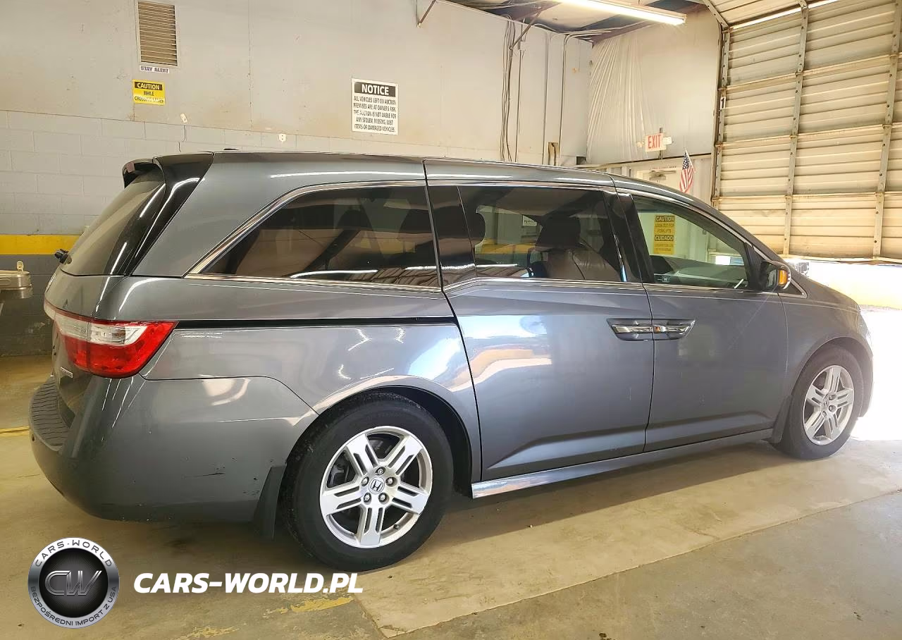 2012 Honda Odyssey Touring VIN:5FNRL5H93CB130147 - 3
