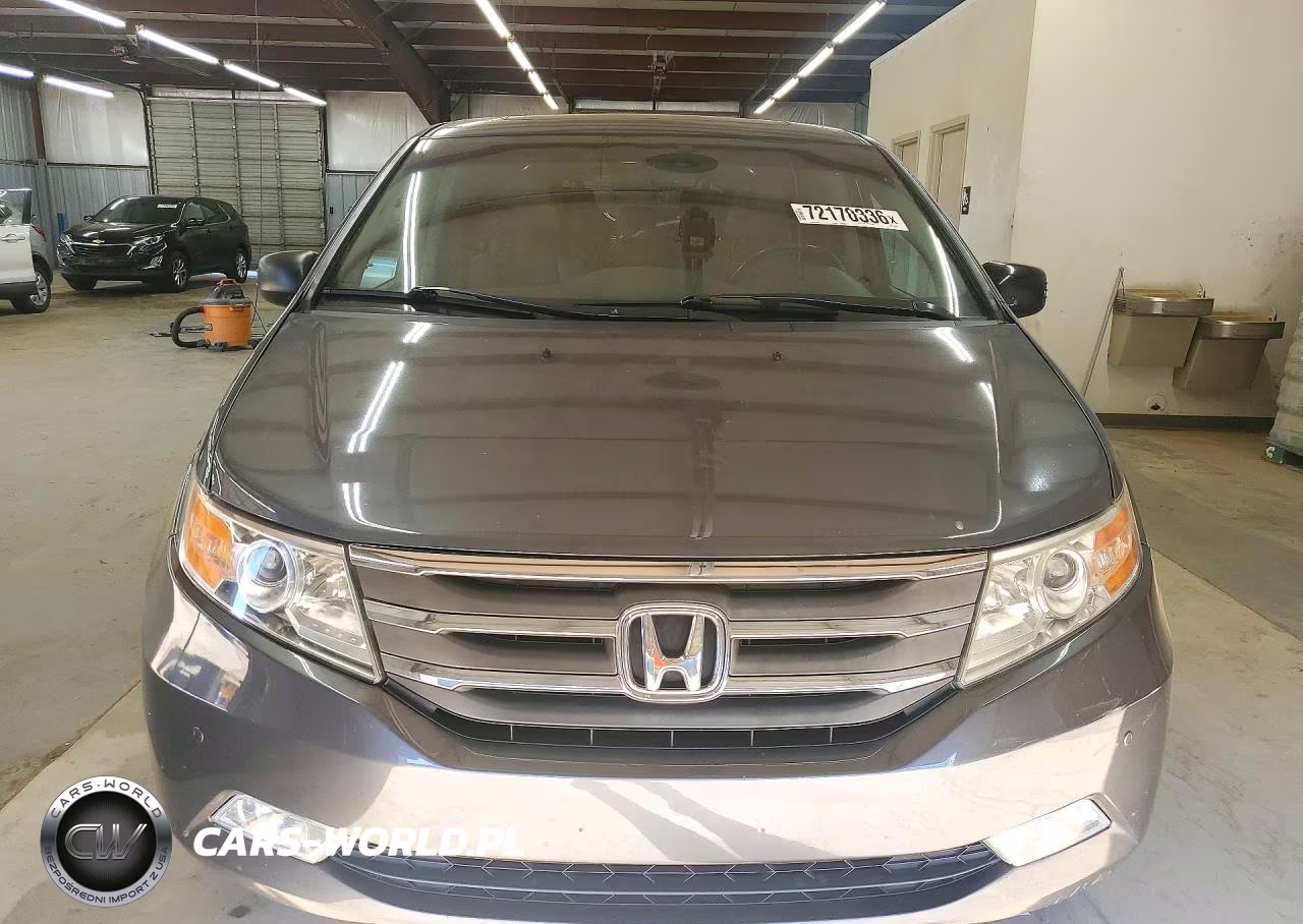2012 Honda Odyssey Touring VIN:5FNRL5H93CB130147 - 5