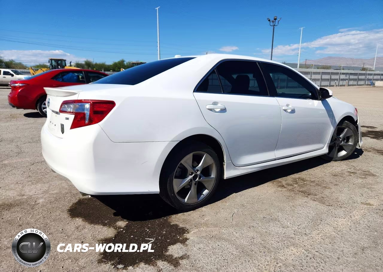 2014 Toyota Camry Se Sport VIN:4T1BF1FK4EU810443 - 3