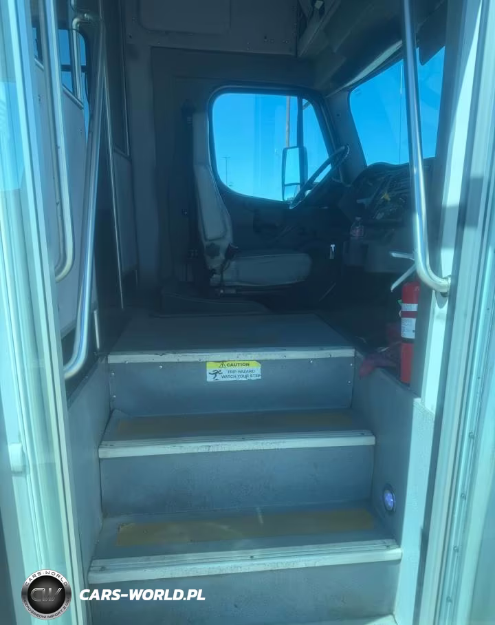 2015 Freightliner Chassis S-2 VIN:4UZADSDT6FCGS0091 - 5