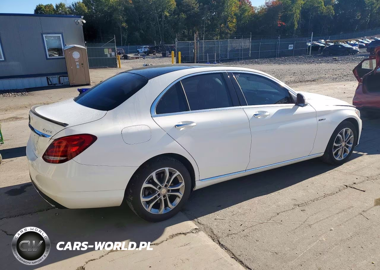 2015 Mercedes-Benz C 300 4Matic VIN:55SWF4KB1FU010253 - 3