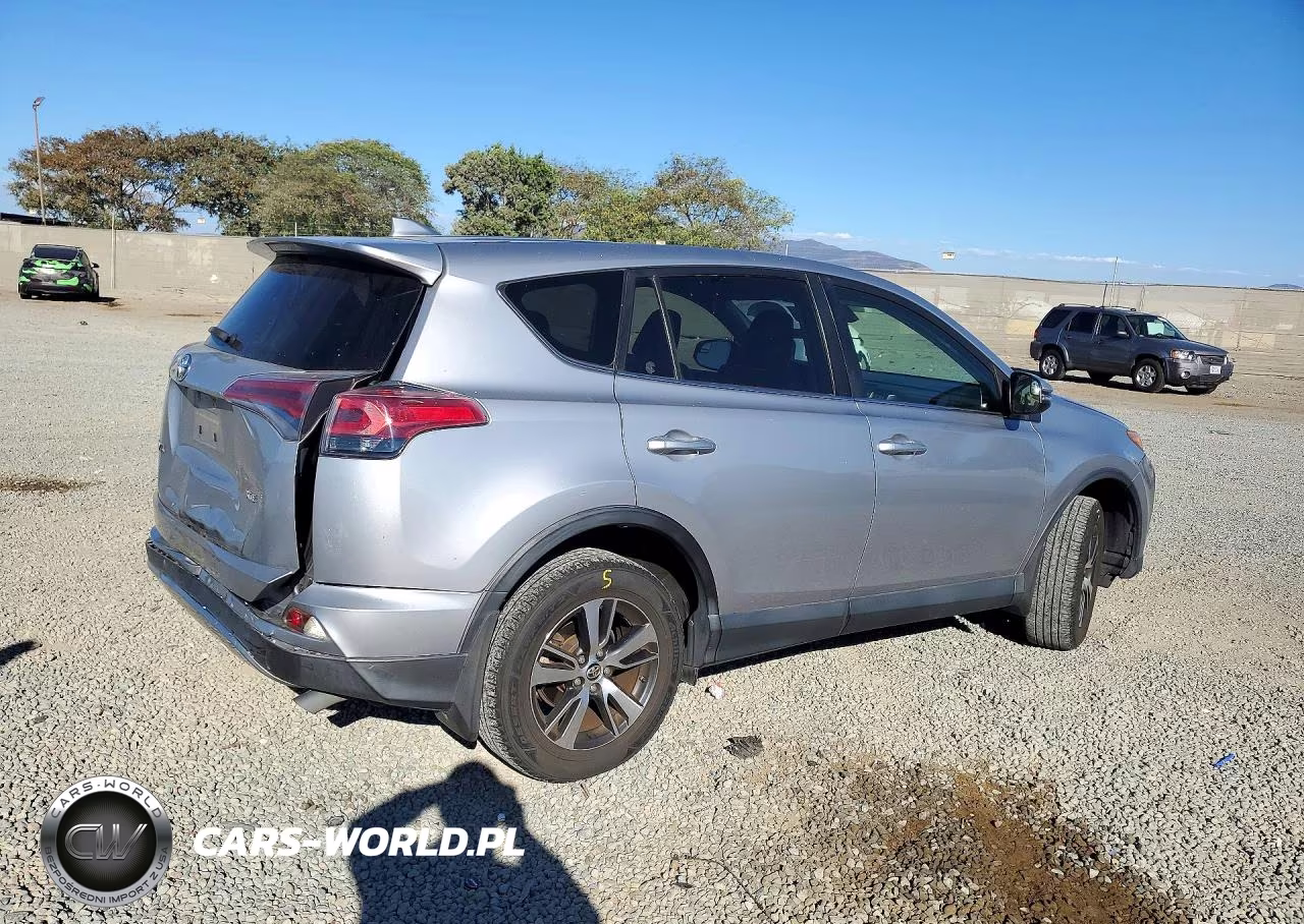 2018 Toyota Rav4 Xle VIN:JTMWFREV8JD127686 - 3