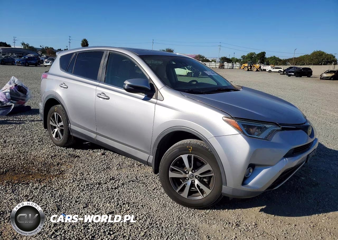 2018 Toyota Rav4 Xle VIN:JTMWFREV8JD127686 - 4