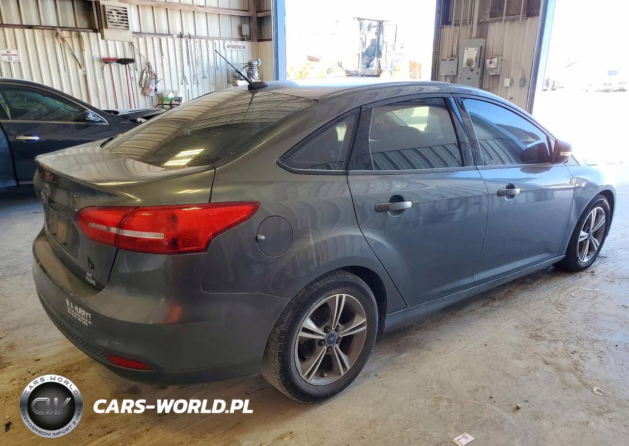 2017 Ford Focus Se VIN:1FADP3FEXHL305975 - 3
