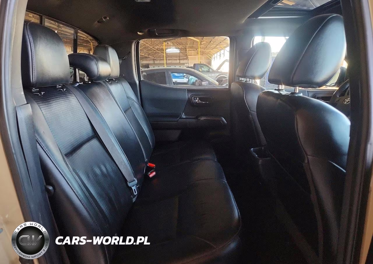 2018 Toyota Tacoma Double Cab VIN:5TFCZ5AN7JX163702 - 10