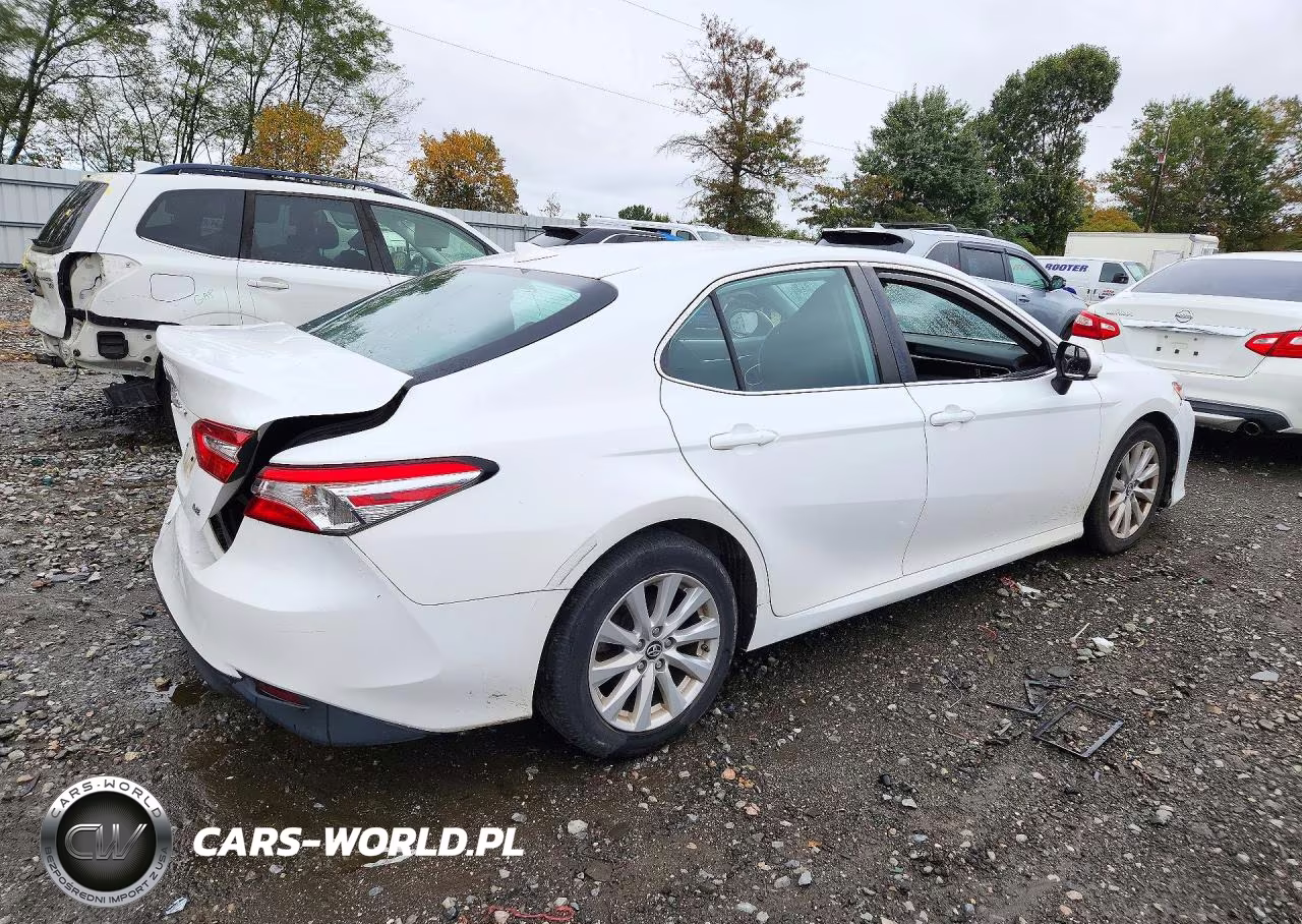 2019 Toyota Camry Le VIN:4T1B11HK4KU197201 - 3