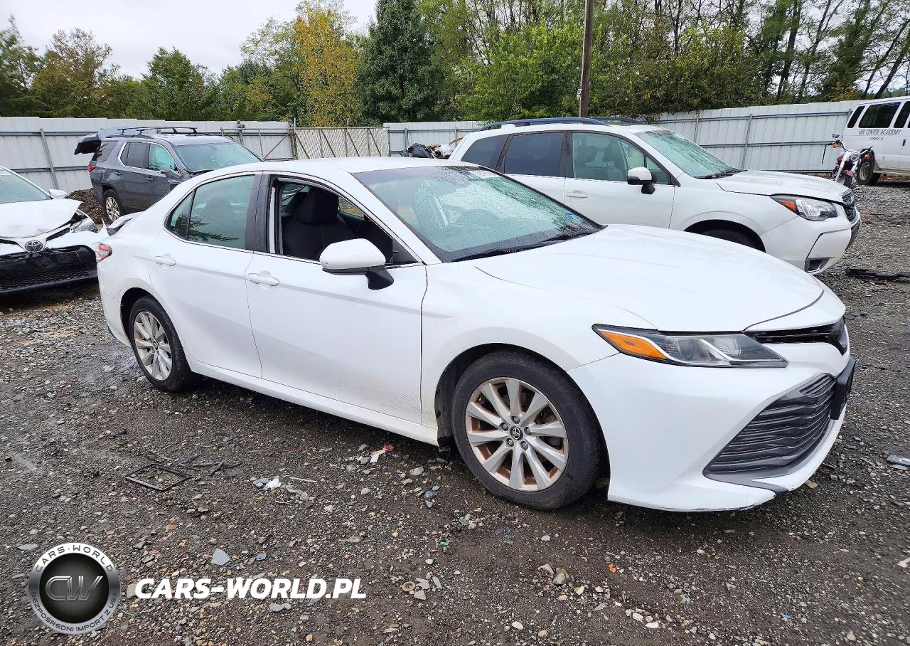 2019 Toyota Camry Le VIN:4T1B11HK4KU197201 - 4