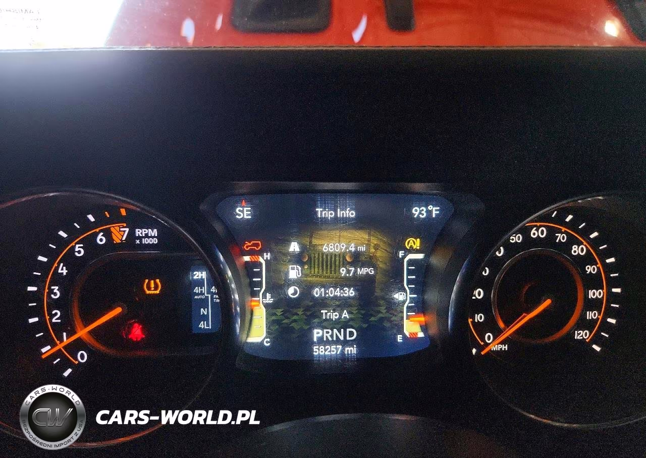 2019 Jeep Wrangler Unlimited Sahara VIN:1C4HJXEG6KW575511 - 9