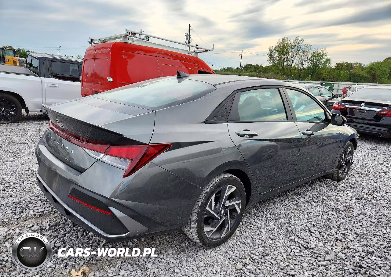 2025 Hyundai Elantra Sel Sport VIN:KMHLM4DG3SU948576 - 3