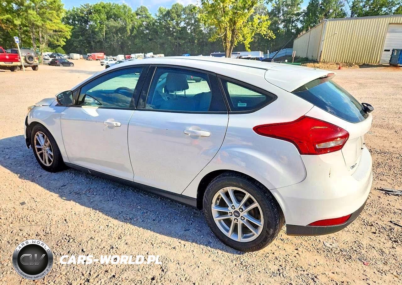 2015 Ford Focus Se VIN:1FADP3K23FL270656 - 2
