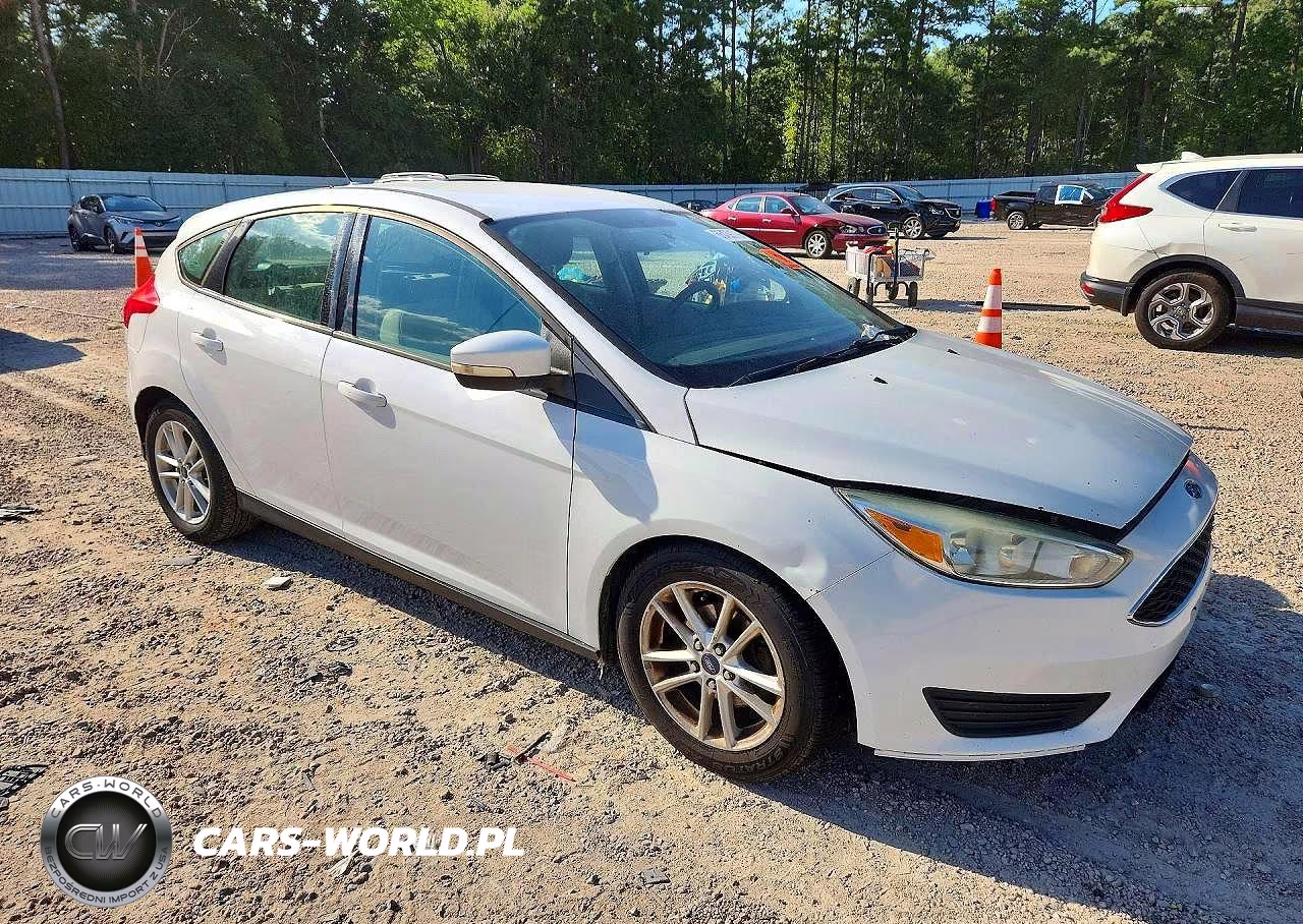 2015 Ford Focus Se VIN:1FADP3K23FL270656 - 4