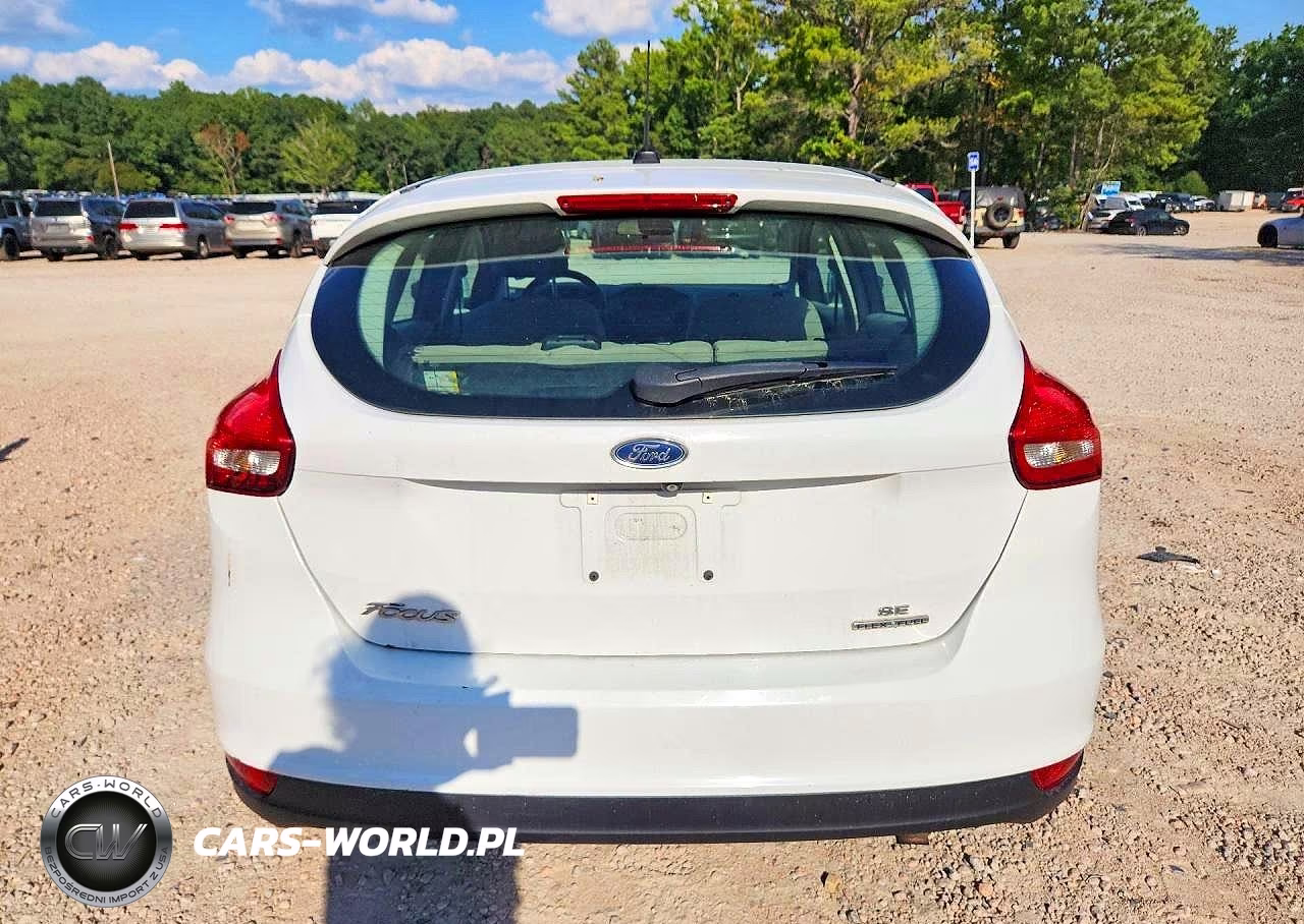 2015 Ford Focus Se VIN:1FADP3K23FL270656 - 6
