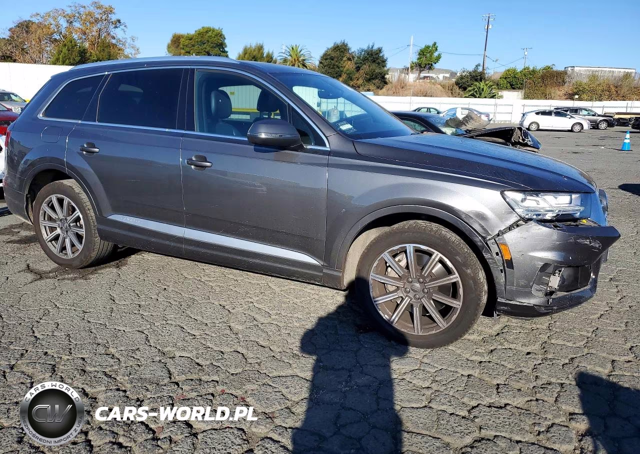 2018 Audi Q7 Premium Plus VIN:WA1LAAF74JD050490 - 4