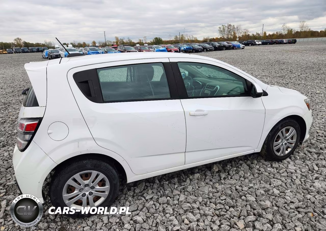 2018 Chevrolet Sonic VIN:1G1JG6SH0J4110314 - 3