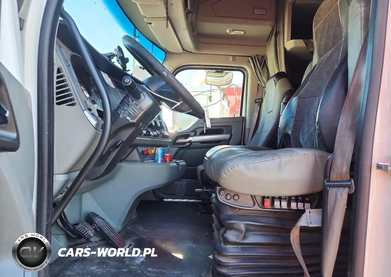 2020 Kenworth T680 Semi Truck VIN:1XKYDP9X2LJ311142 - 7