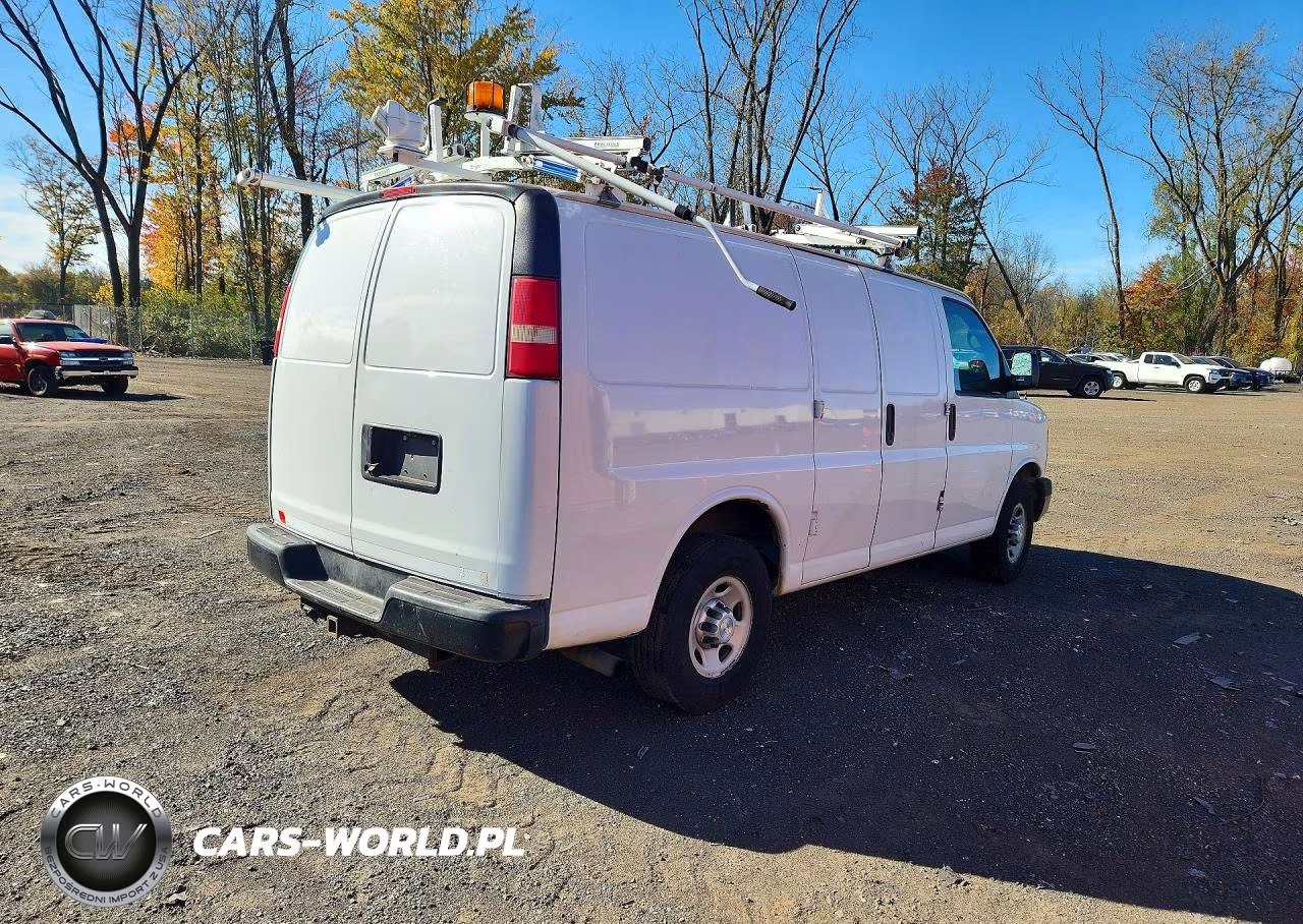 2015 Chevrolet Express G2500 VIN:1GCWGFCF9F1153813 - 3