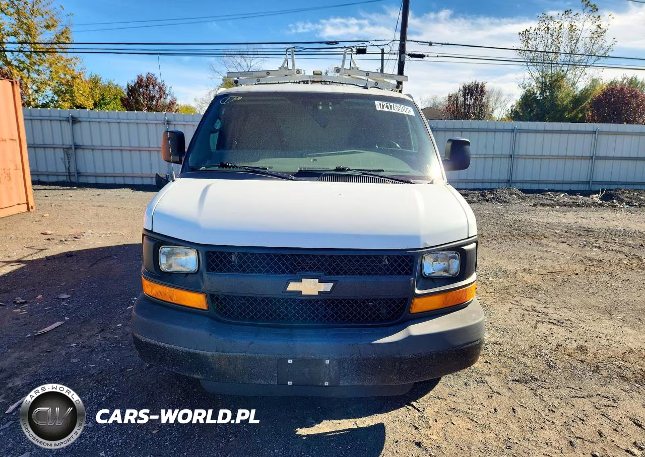 2015 Chevrolet Express G2500 VIN:1GCWGFCF9F1153813 - 5