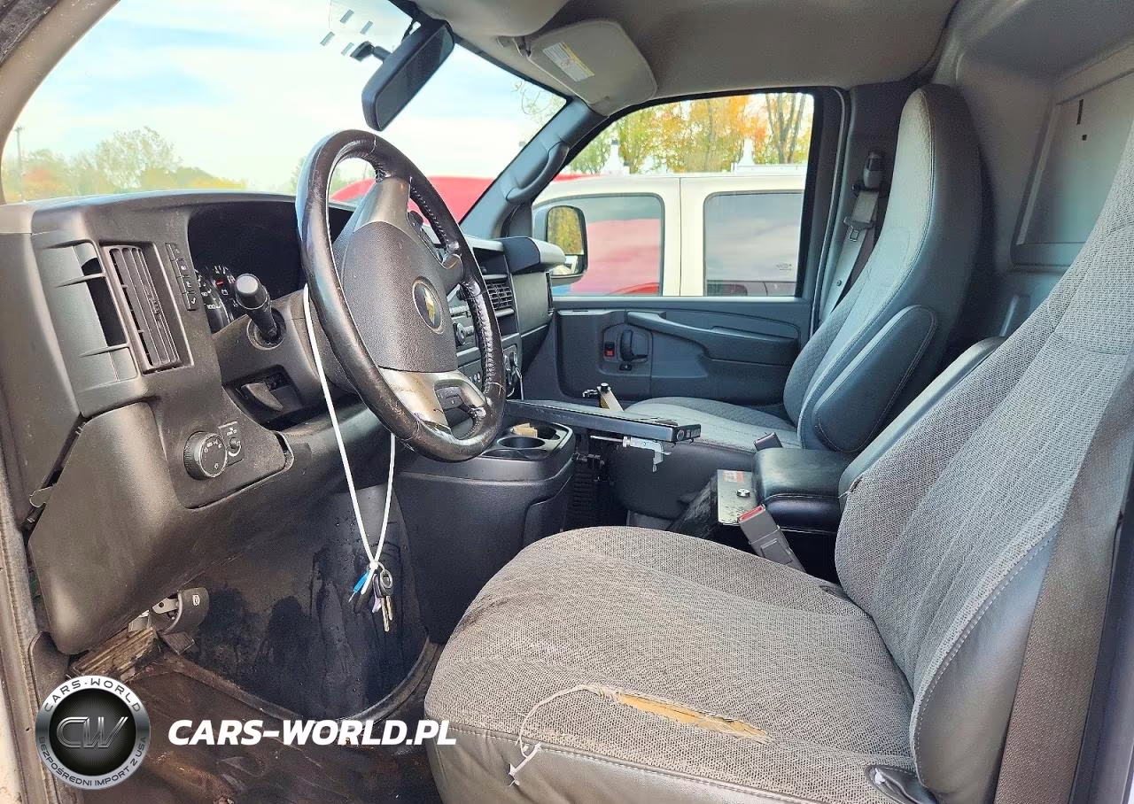 2015 Chevrolet Express G2500 VIN:1GCWGFCF9F1153813 - 7