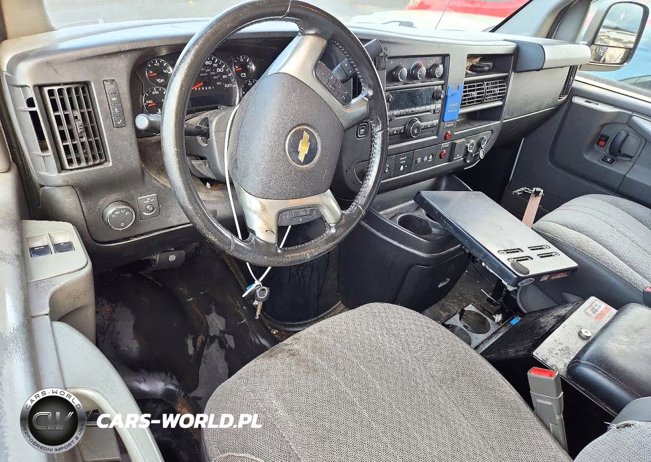 2015 Chevrolet Express G2500 VIN:1GCWGFCF9F1153813 - 8
