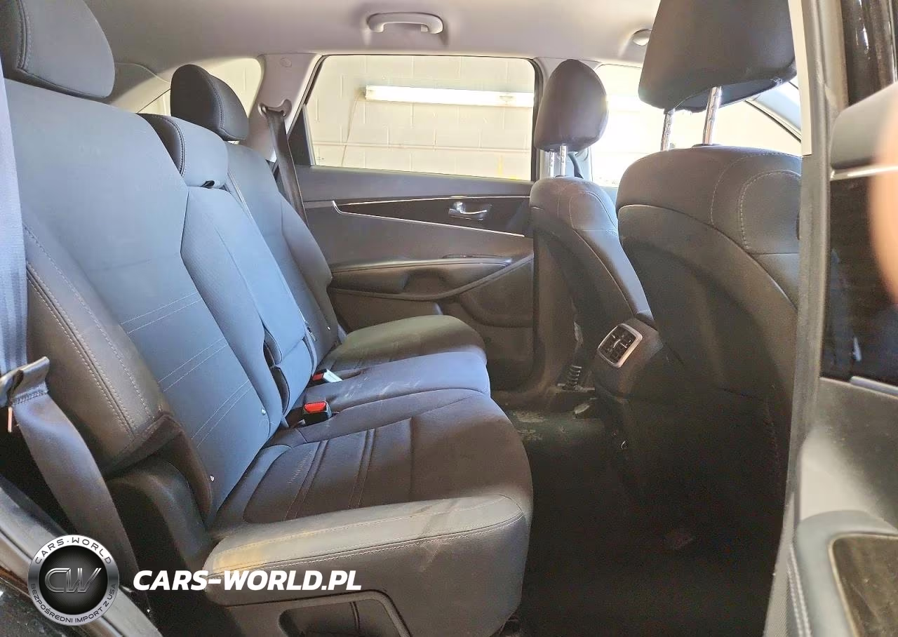 2019 Kia Sorento Lx V6 VIN:5XYPGDA51KG446666 - 10
