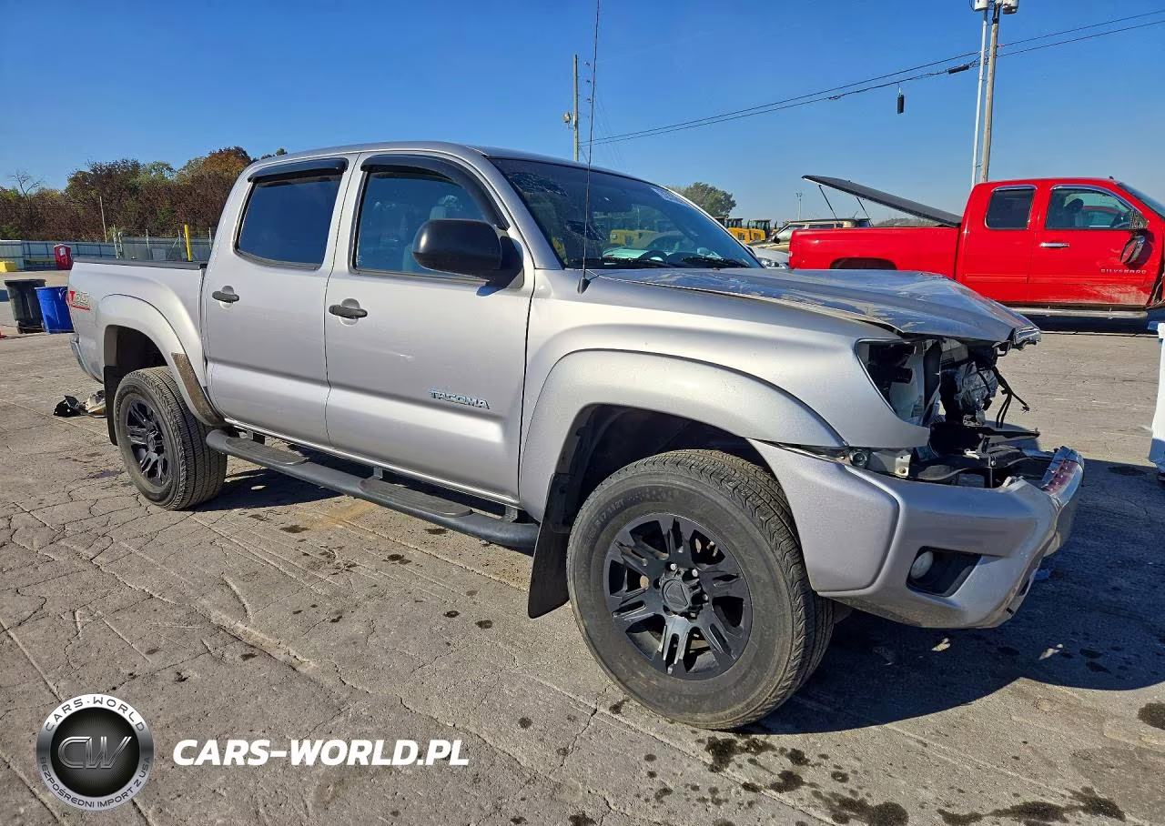 2015 Toyota Tacoma Prerunner V6 VIN:5TFJU4GN3FX071937 - 4