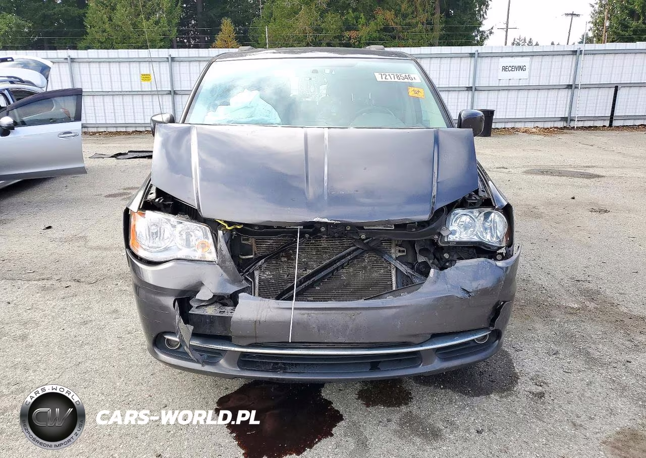 2015 Chrysler Town & Country Touring VIN:2C4RC1BG3FR751476 - 5