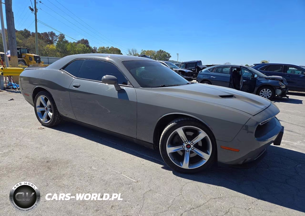 2018 Dodge Challenger Sxt VIN:2C3CDZAG5JH279660 - 4