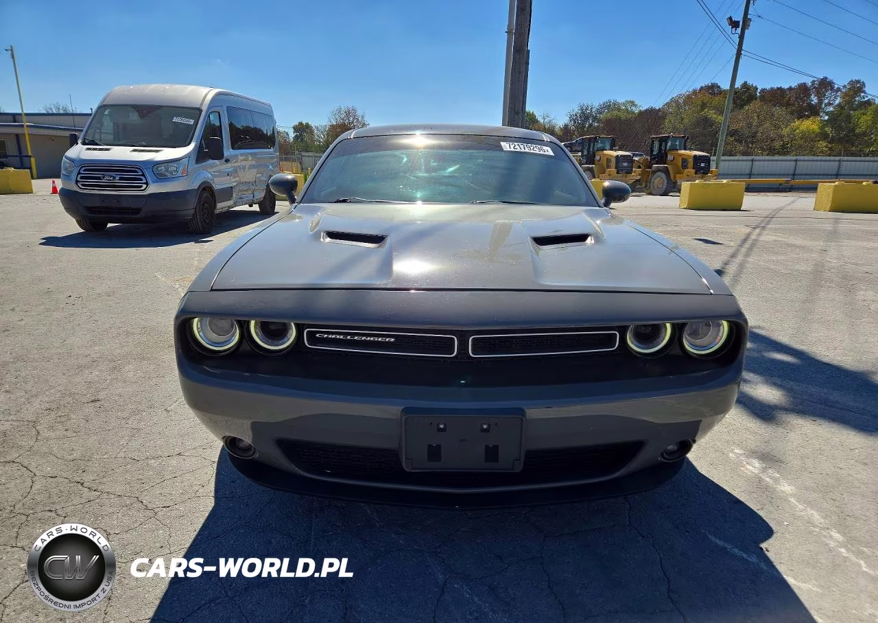 2018 Dodge Challenger Sxt VIN:2C3CDZAG5JH279660 - 5